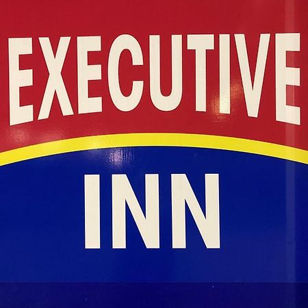 Executive Inn McPherson Exterior photo