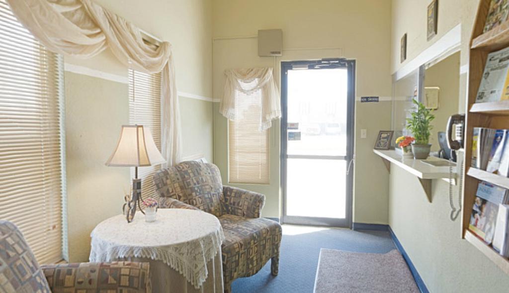 Executive Inn McPherson Exterior photo