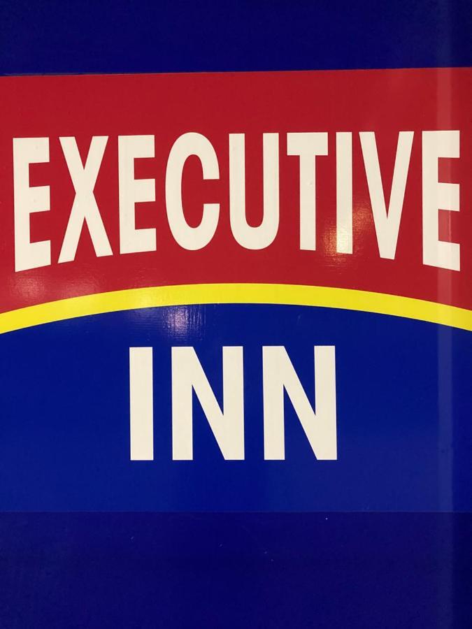 Executive Inn McPherson Exterior photo