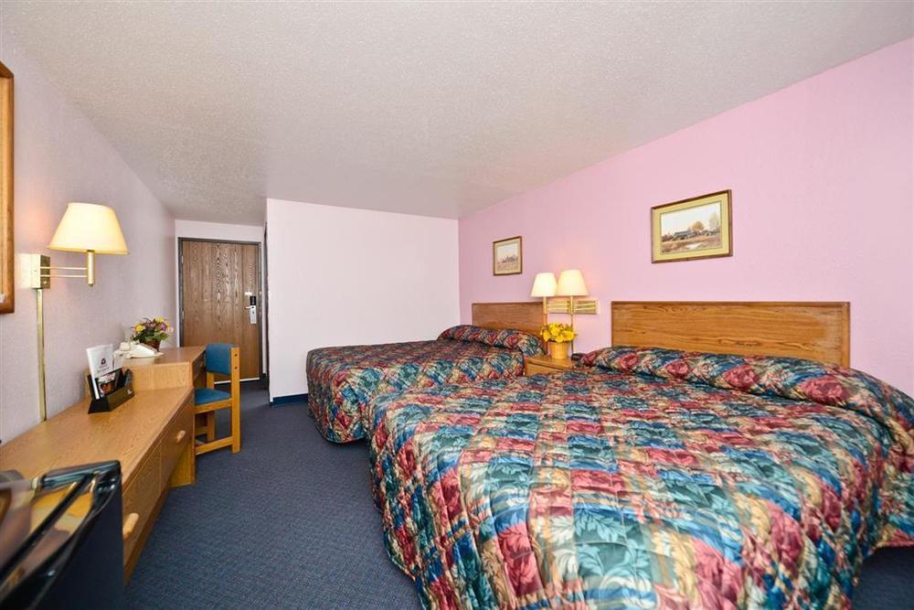 Executive Inn McPherson Room photo