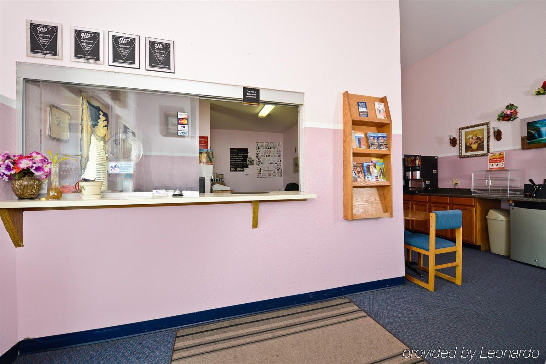 Executive Inn McPherson Interior photo