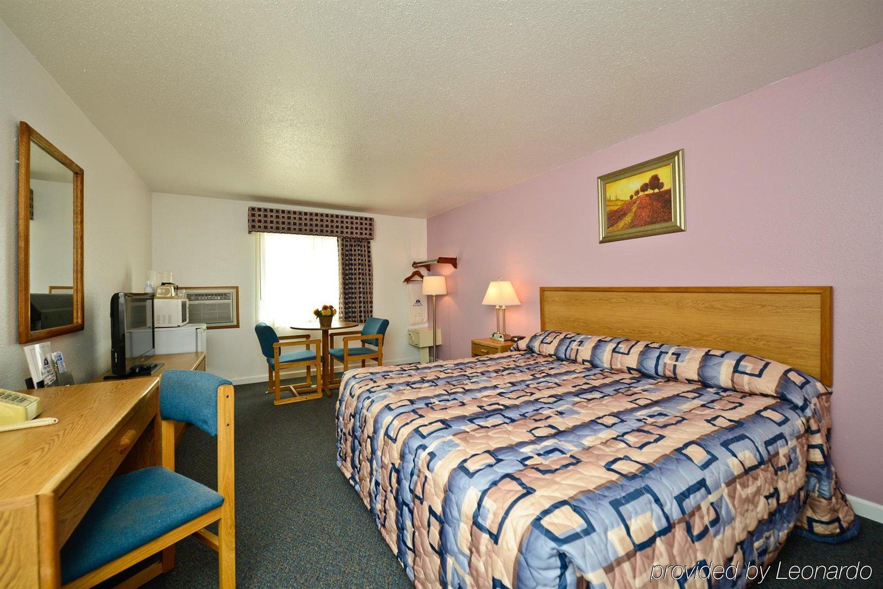 Executive Inn McPherson Room photo