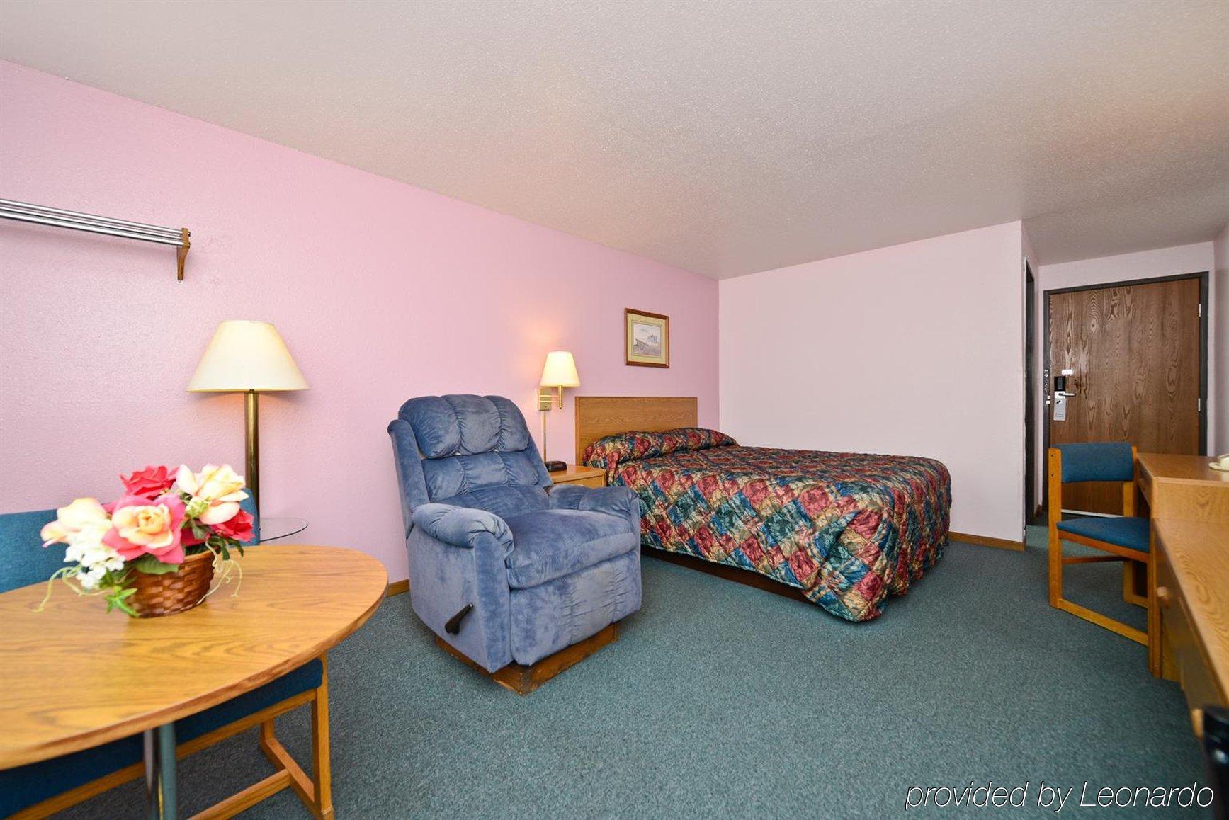Executive Inn McPherson Room photo