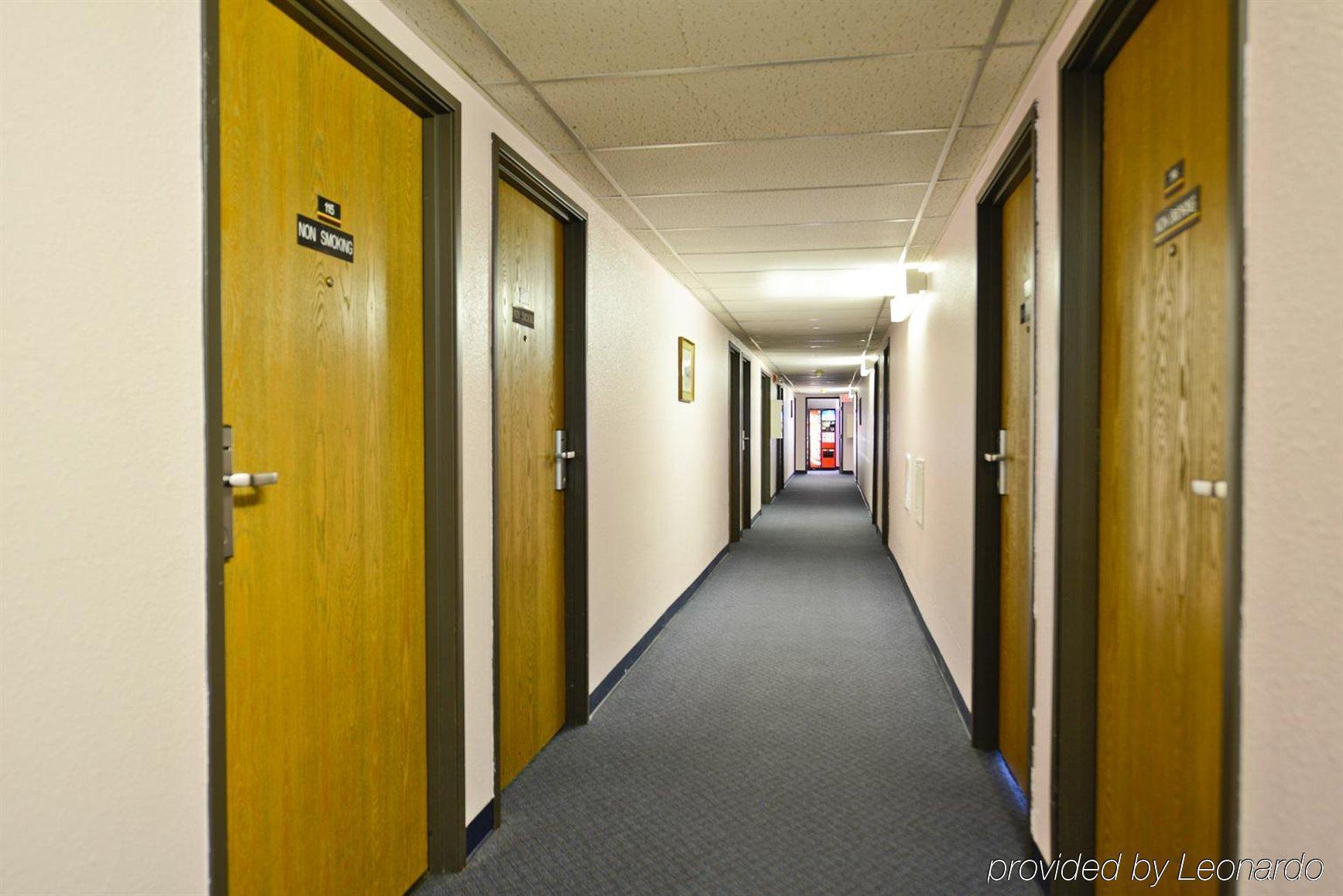 Executive Inn McPherson Interior photo