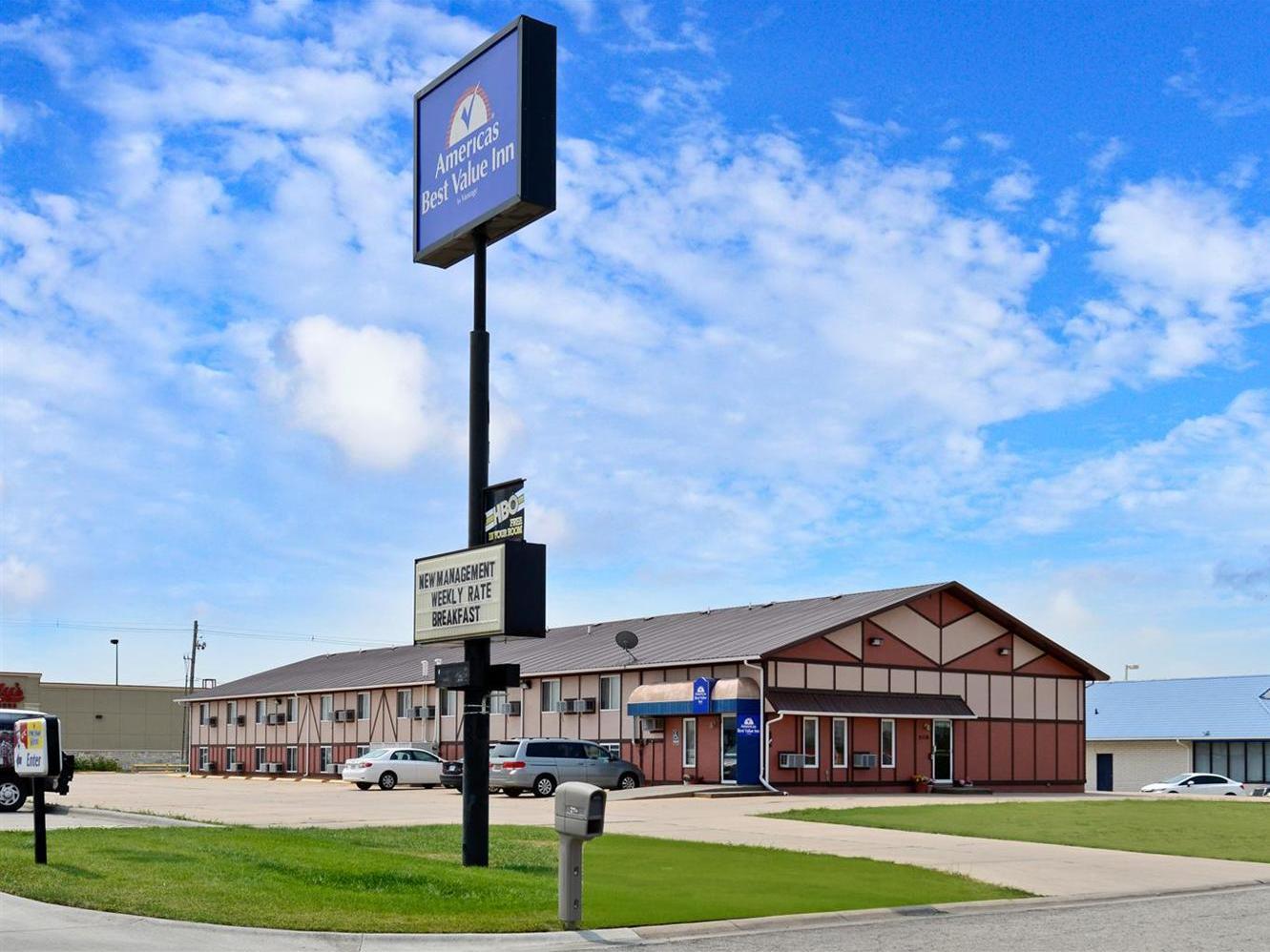 Executive Inn McPherson Exterior photo
