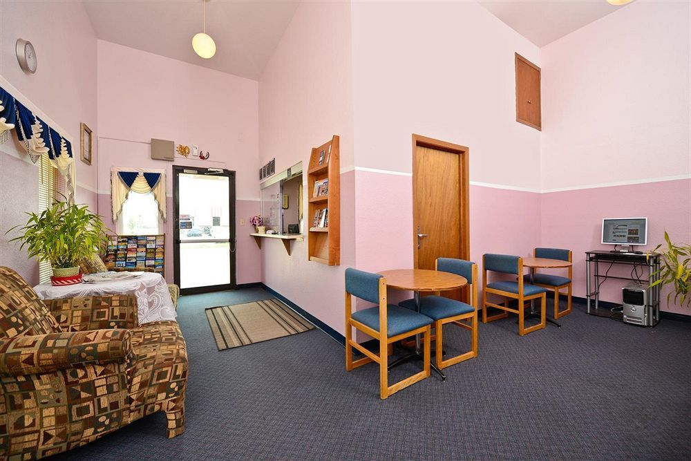 Executive Inn McPherson Interior photo